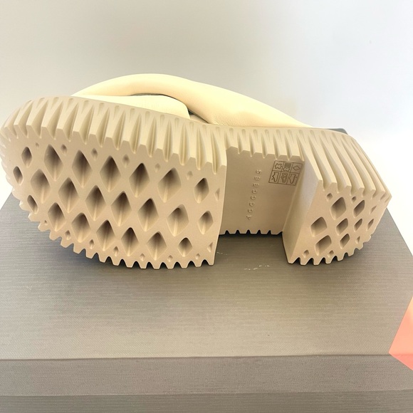 Free People 4CCCCEES Plia Anda Ivory Leather Sandals Slides Size EU 37 US 6.5 - Picture 7 of 11